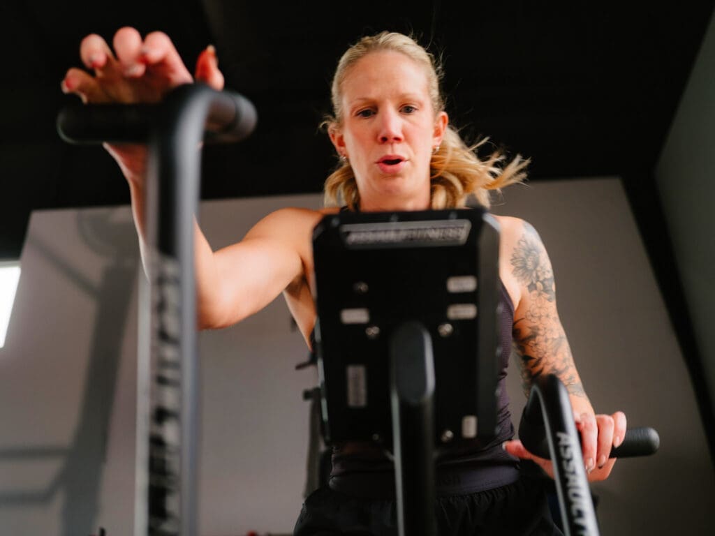 trainer seated (CrossFit NWA) Lululemon trainer between sets at CrossFit NWA, brand photographer Northwest Arkansas